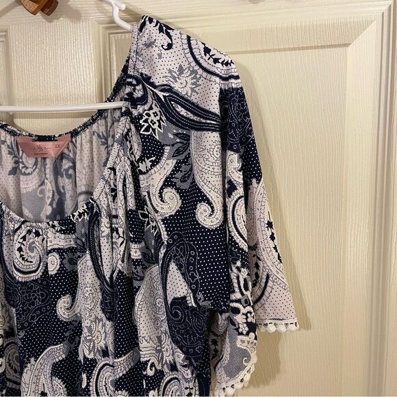 SJS Blue and White Flutter Sleeve Blouse - Picture 3 of 7